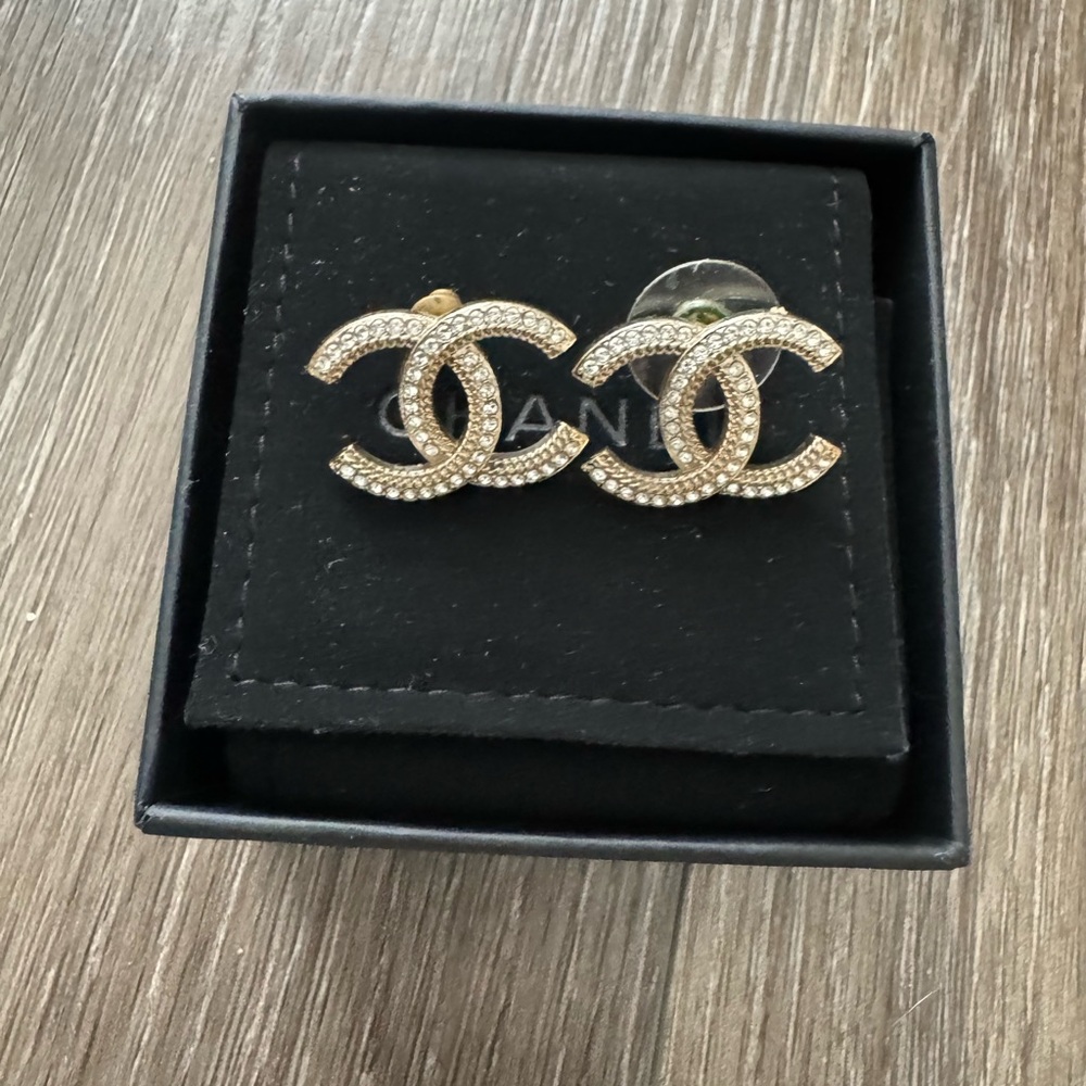 CHANEL Gold  Tone CC  LOGOS Rhinestone stud piece earrings